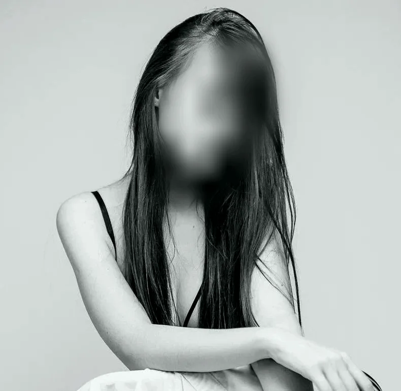 Caitlin, 19