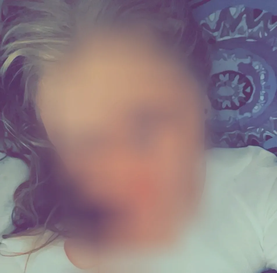 Ffion, 22