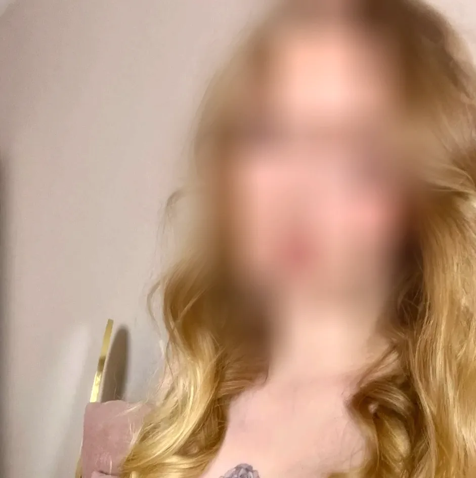 Zoe, 23